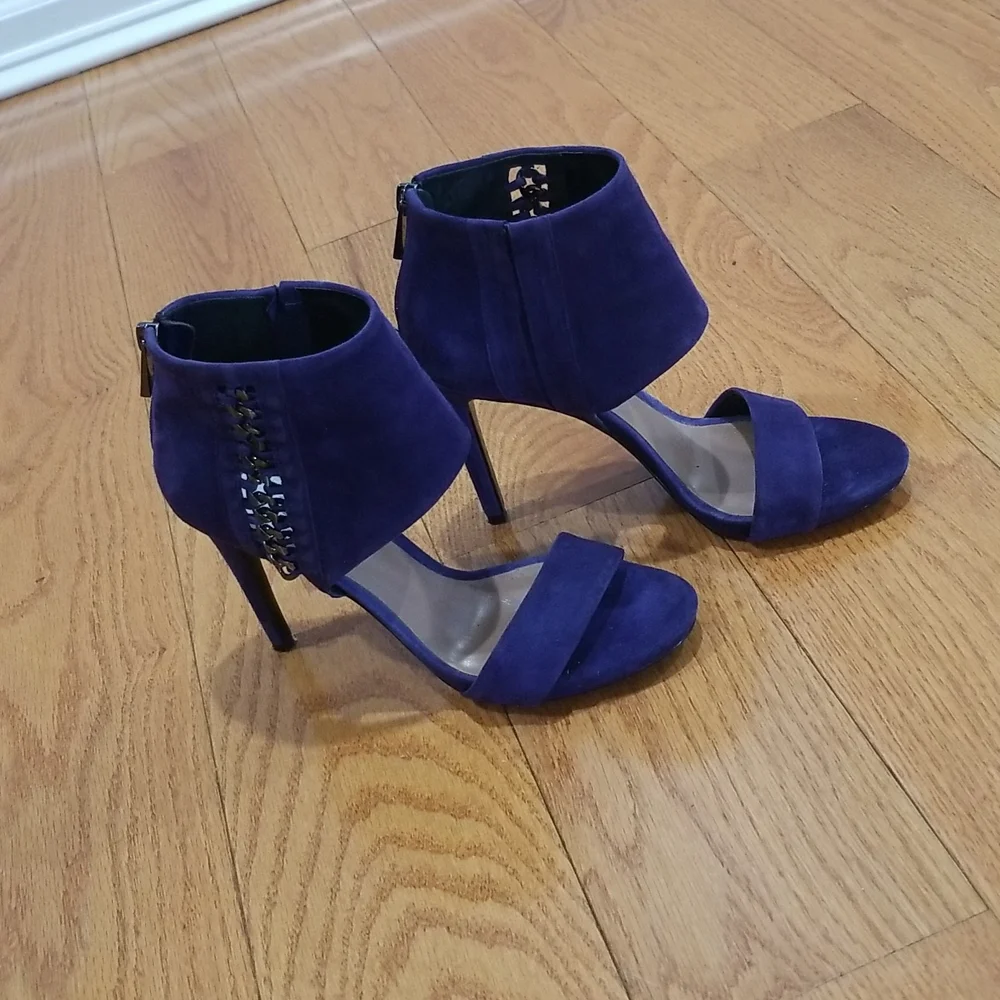Sandals - Picture 1 of 5